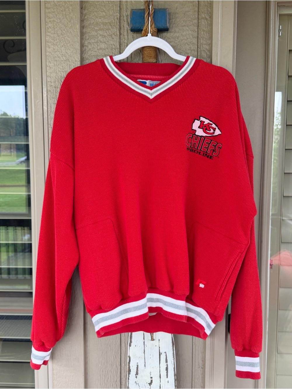 RUSSELL ATHLETIC Men’s Red Vintage ‘KC CHIEFS’ Thermal V Neck Sweatshirt - XL